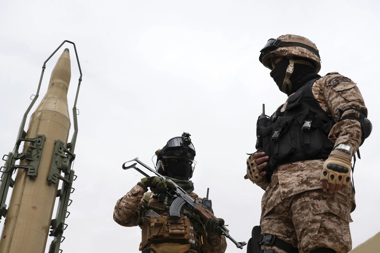 الحرس-الثوري-الإيراني-قواتنا-البحرية-قصفت-مواقع-للجيش-الأمريكي-في.jpg