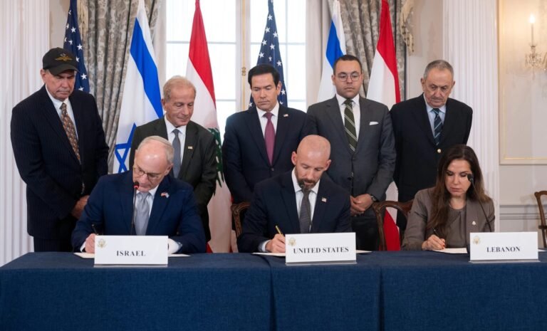 هآرتس-بنود-الاتفاق-الإطار-الموقع-في-واشنطن-تمهد-الطريق-لتحويل.jpg