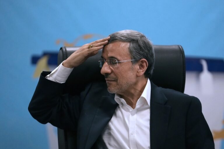 إيران-أحمدي-نجاد-يظهر-في-مراسم-تأبين-خامنئي-بعد-مزاعم.jpg
