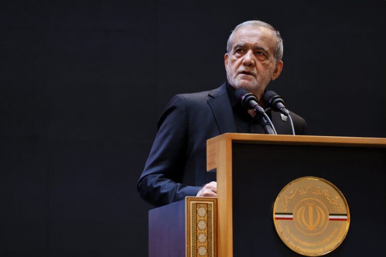 الرئيس-الإيراني-يعقب-على-بيان-خامنئي-ويوضح-سر-النصر-في.jpg