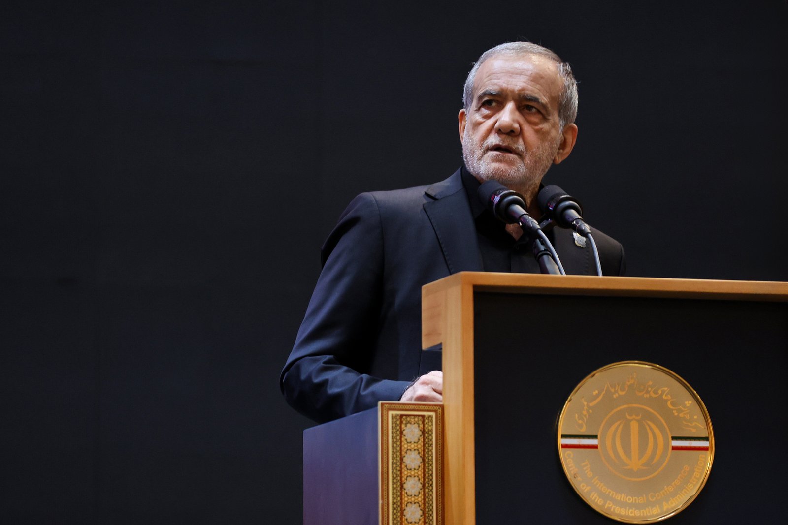 الرئيس-الإيراني-يعقب-على-بيان-خامنئي-ويوضح-سر-النصر-في.jpg