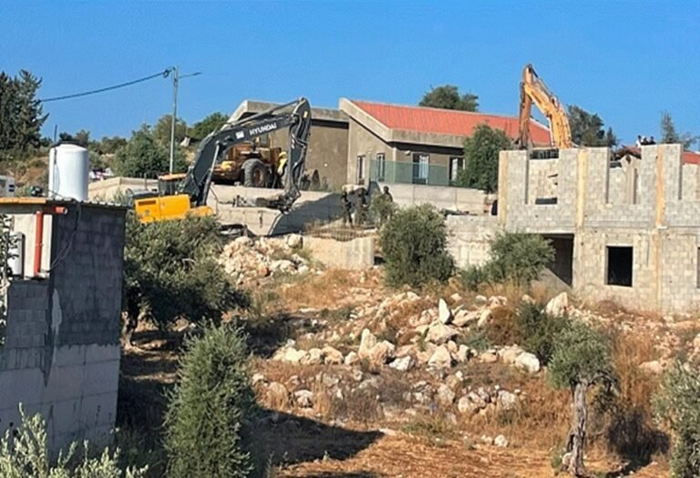 الضفة-الغربية-على-حافة-الانفجار-فلسطينيون-يتصدون-لهجمات-المستوطنين-والجيش.jpg