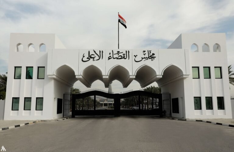العراق-مليارات-الدنانير-مخبأة-في-عبوات-ماء-داخل-الجدران-صور.jpg