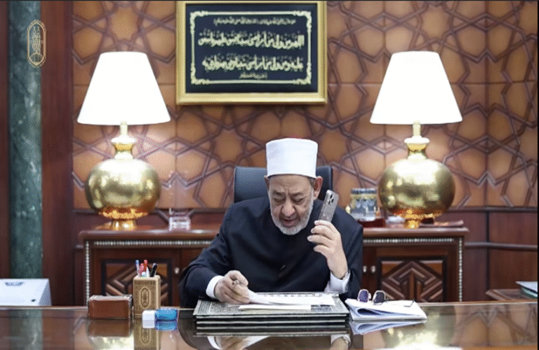 شيخ-الأزهر-يفاجئ-طلابه-باتصالات-تهنئة-ويواجه-أسئلة-مفاجئة-فيديو.png