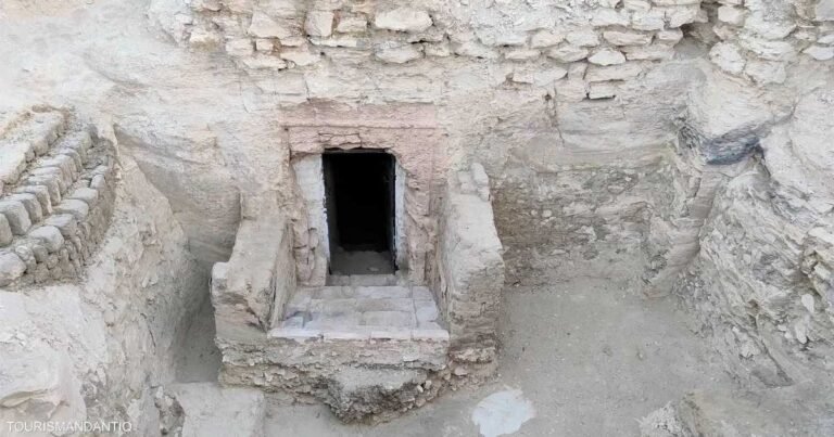 مصر-الكشف-عن-مقبرة-باسر-بالبر-الغربي-في-الأقصر.jpg