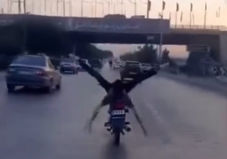 من-دير-الزور-إلى-ترند-المخالفات-السوريون-يحاربون-فوضى-الطرق.jpg