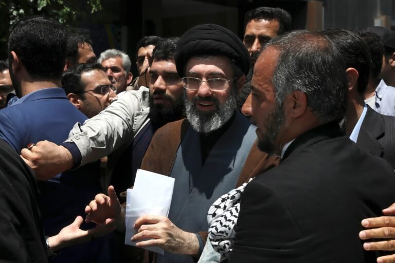 نيويورك-تايمز-مجتبى-خامنئي-أكثر-ميلا-لامتلاك-وإنتاج-أسلحة-نووية.jpg