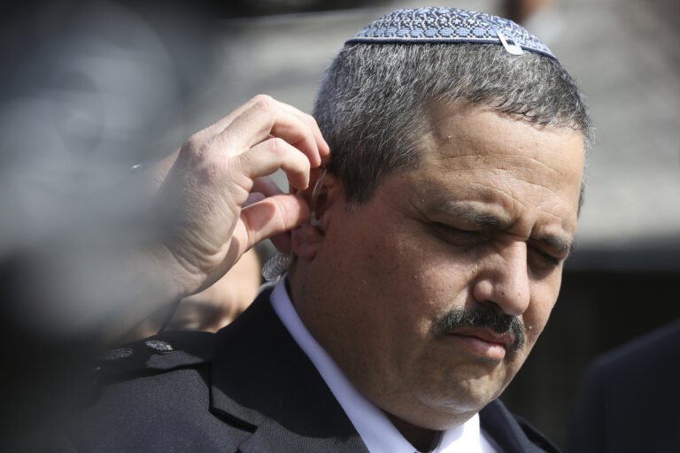 يأكل-بمفرده-الشيخ-يكشف-عن-الجانب-البغيض-في-شخصية-نتنياهو.jpg