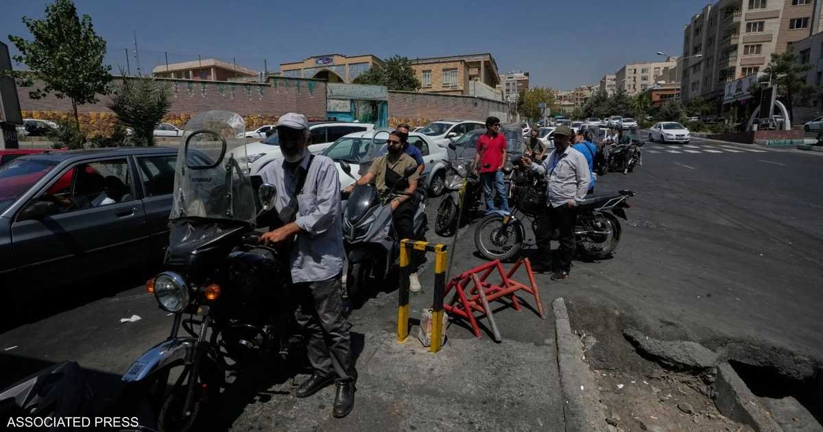 إيران-تحت-الضغط-الوقود-ينفد-والغلاء-يثقل-كاهل-الإيرانيين.jpeg