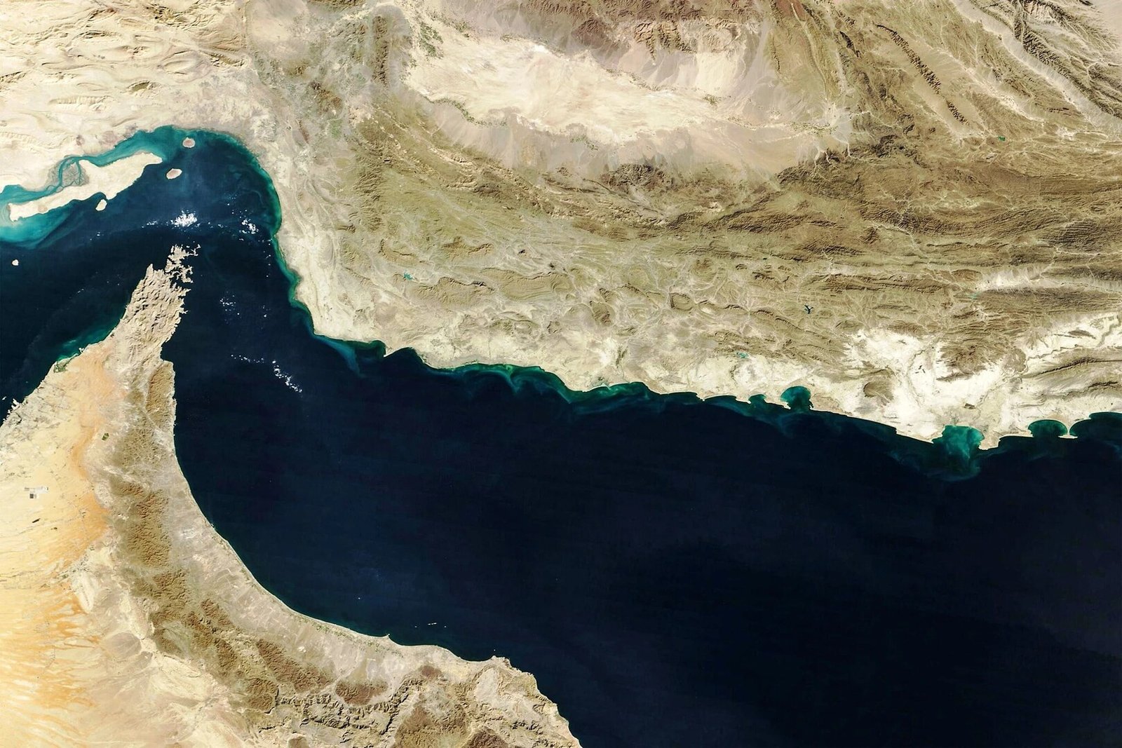 إيران-تكشف-عبر-RT-شروط-فتح-مضيق-هرمز-وماذا-طلبت.jpg