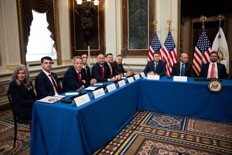 الجمهوريون-يلقون-باللوم-على-جميع-الأطراف-باستثناء-ترامب.jpg