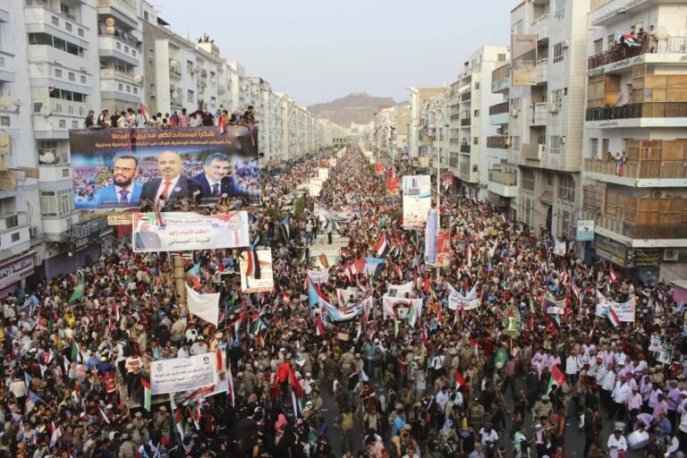 اليمن-أزمات-معيشية-متفاقمة-وغضب-شعبي-يضع-حكومة-عدن-وحلفاءها.jpg