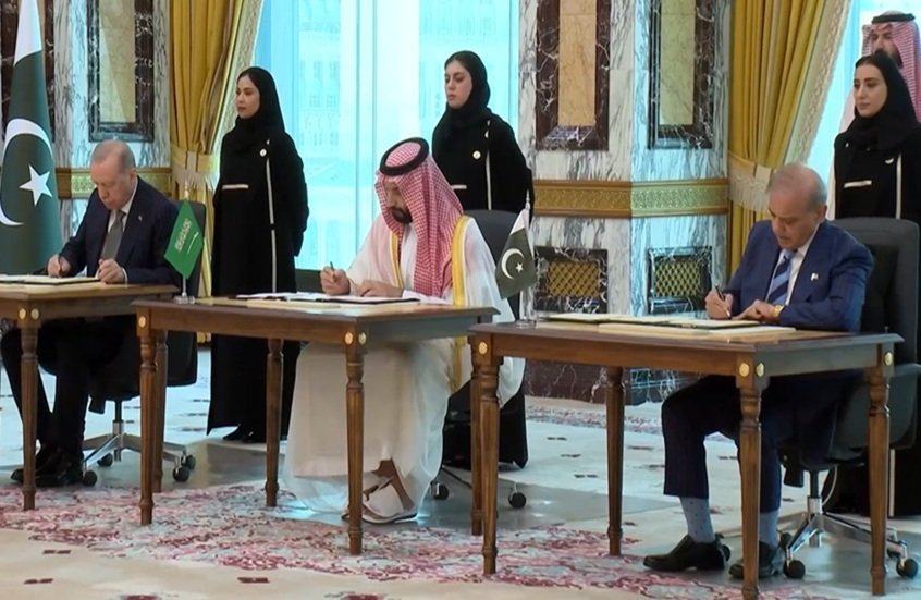 رئيس-الوزراء-القطري-الأسبق-يعلق-على-اتفاقية-مكة-للدفاع-المشترك.jpg