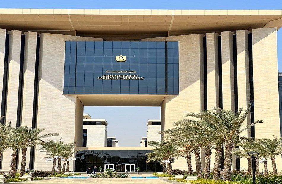 شائعة-الرسوم-تشعل-غضب-المصريين-بالخارج-والخارجية-المصرية-تحسم-الجدل.jpg