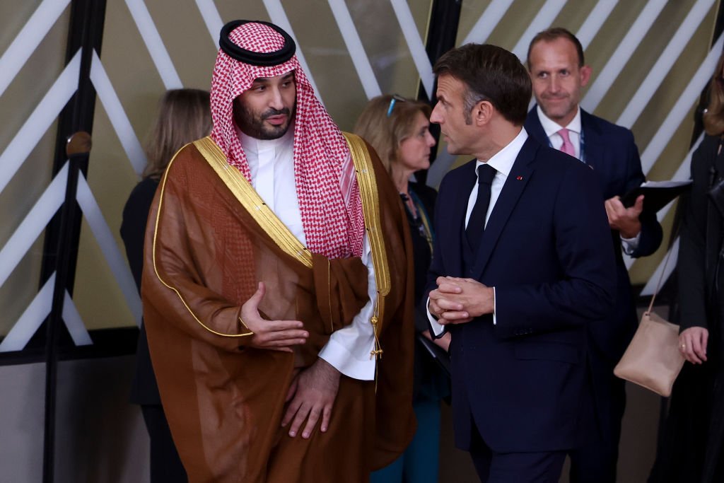 عقود-مليارية-وتعاون-دفاعي-استراتيجي-وتوافق-في-ملفات-سوريا-وهرمز.jpg