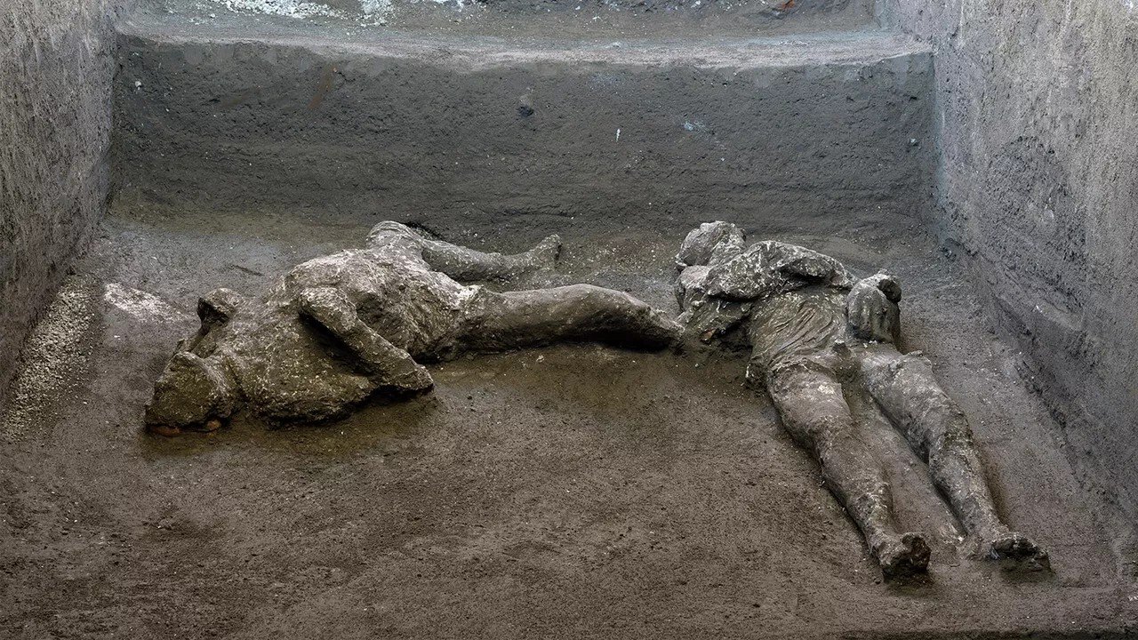 عن-شاهد-عيان-العالم-غرق-في-ليل-أبدي.jpg