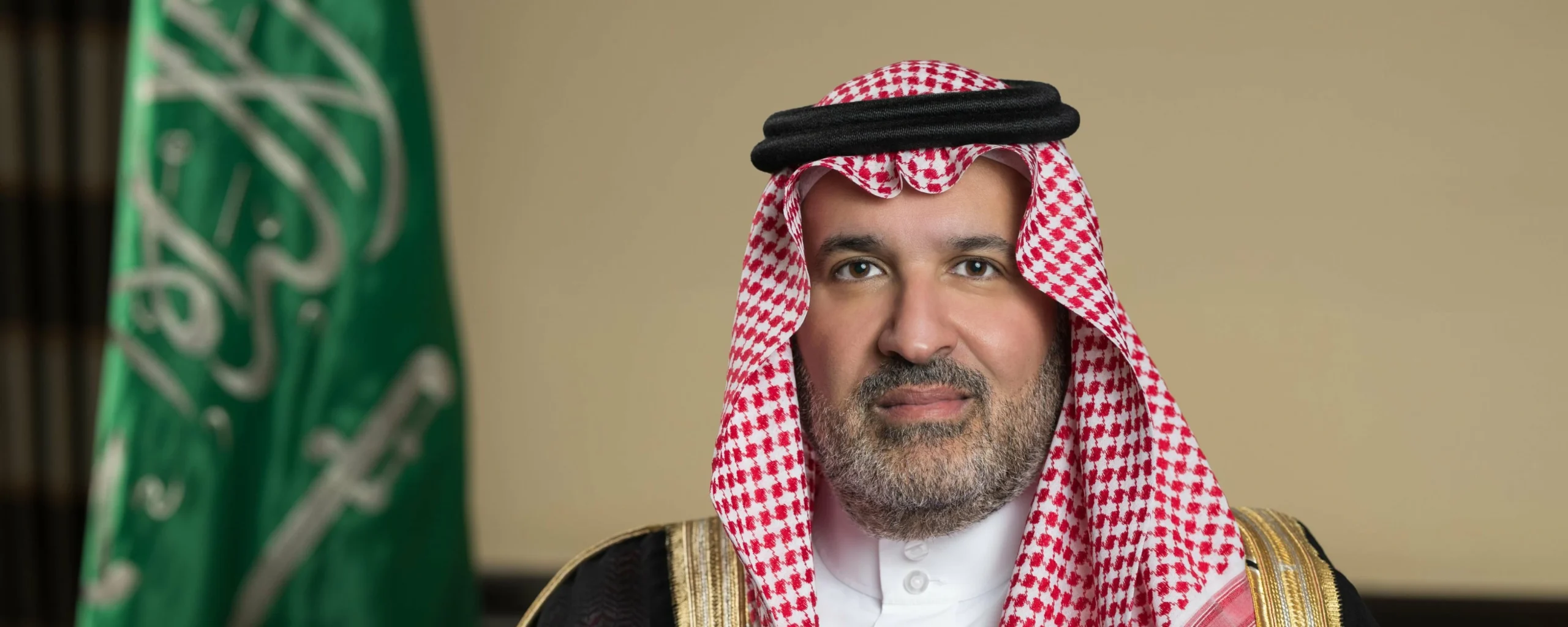 فيصل-بن-سلمان-يثمّن-إهداء-مكتبة-الحميدان-العلمية-إلى-دارة.webp.webp
