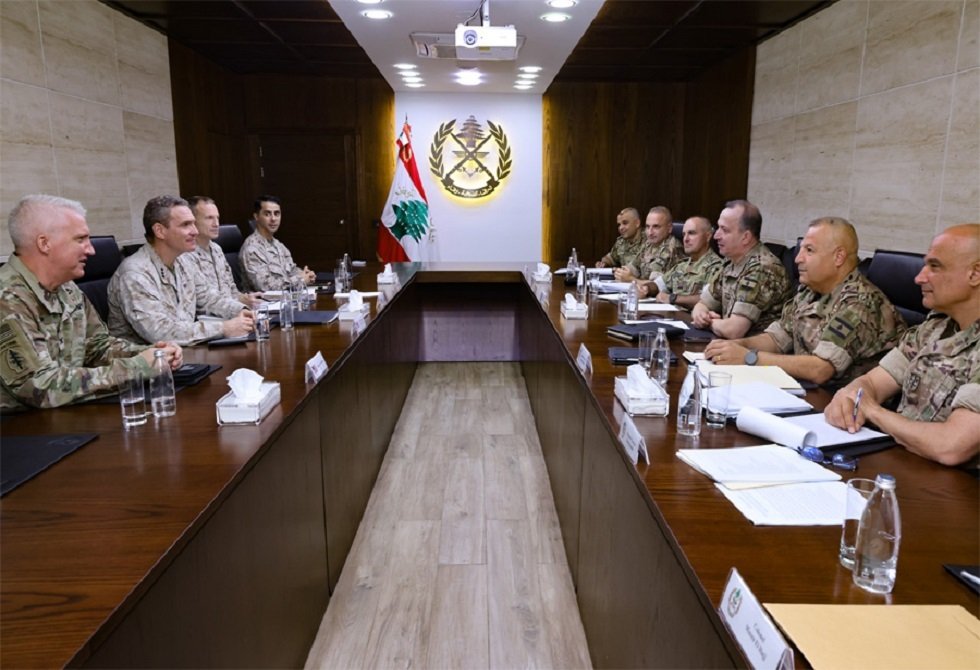 قائد-الجيش-اللبناني-يبحث-مع-كليرفيلد-التطورات-في-جنوب-لبنان.jpg