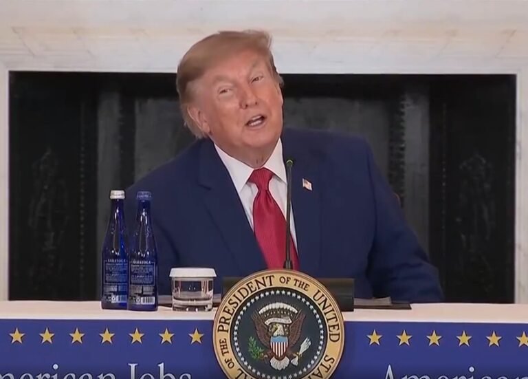 لدينا-حرب-يجب-خوضها-ترامب-يطلب-من-الحاضرين-خلال-اجتماع.jpg