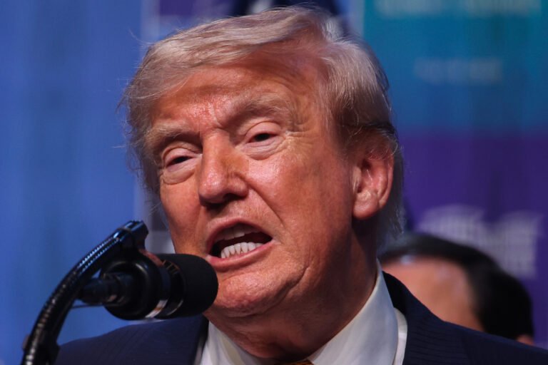 مذكرات-نشرت-حديثا-الـFBI-فتح-تحقيقا-لمعرفة-ما-إذا-كان.jpg