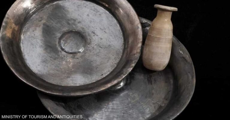 مصر-الكشف-عن-3-مقابر-تعود-لفترات-تاريخية-مختلفة.jpg