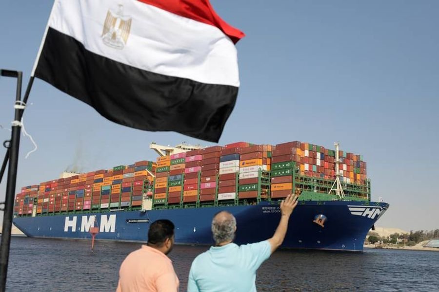مقايضة-قناة-السويس-بالديون-تشعل-الجدل-في-مصر-وتعليق-لافت.jpg