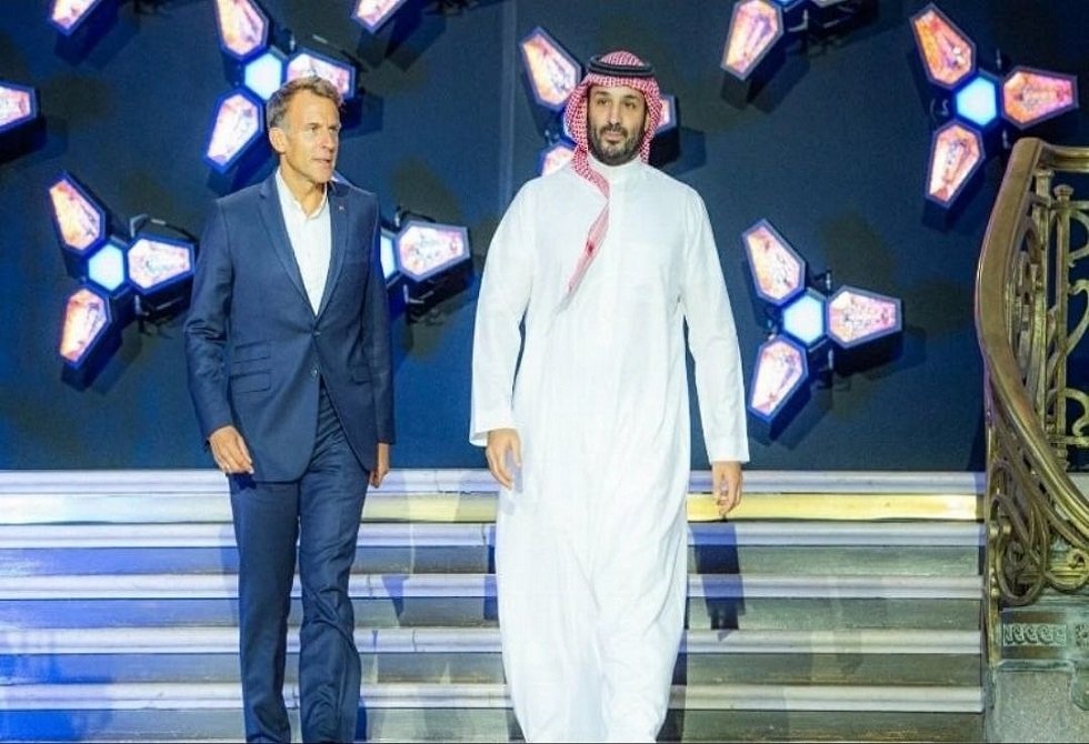 ولي-العهد-السعودي-وماكرون-يتوجان-الفائز-في-كأس-الرياضات-الإلكترونية.jpg