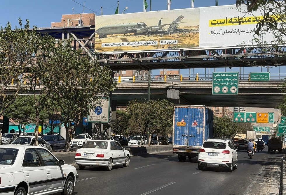 الحرس-الثوري-للأمريكيين-قواعدكم-دُمرت-فلماذا-هذا-الإنفاق؟.jpg