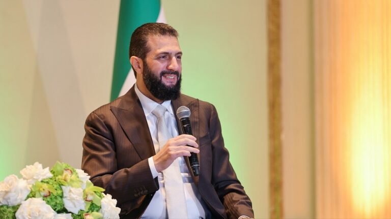 الشرع-يتخلى-عن-الكرسي-RT-Arabic.jpg