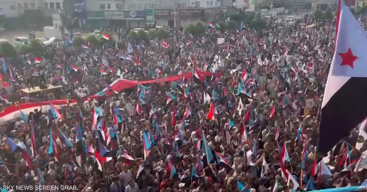 اليمن-حشود-جماهيرية-في-ذكرى-تأسيس-الجيش-الجنوبي.jpg
