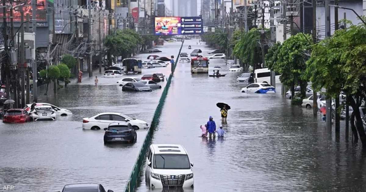 بانكوك-تحت-وطأة-المياه-الآلاف-يبحثون-عن-ملاذ-آمن.jpeg