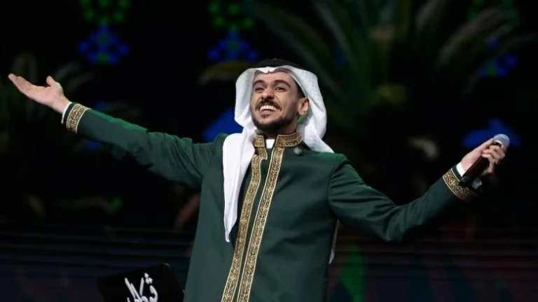 بعد-عقد-قرانه-الفنان-عايض-يغني-مع-جمهوره-في-الرياض.webp.webp