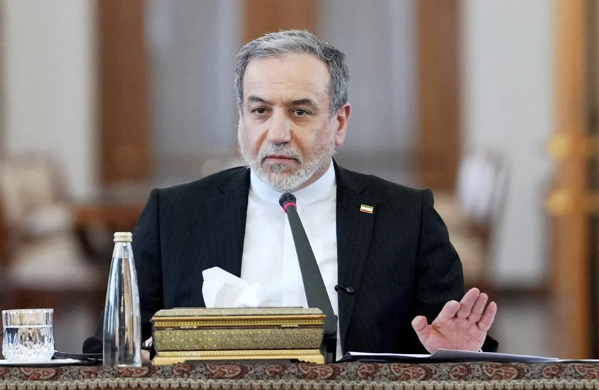 عراقجي-يبلغ-ويتكوف-بشروط-طهران-لإعادة-فتح-مضيق-هرمز.png