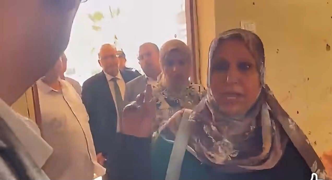 مديرة-مدرسة-مصرية-تحرج-مسؤولا-ومطالب-بتكريمها-من-الدولة.jpg