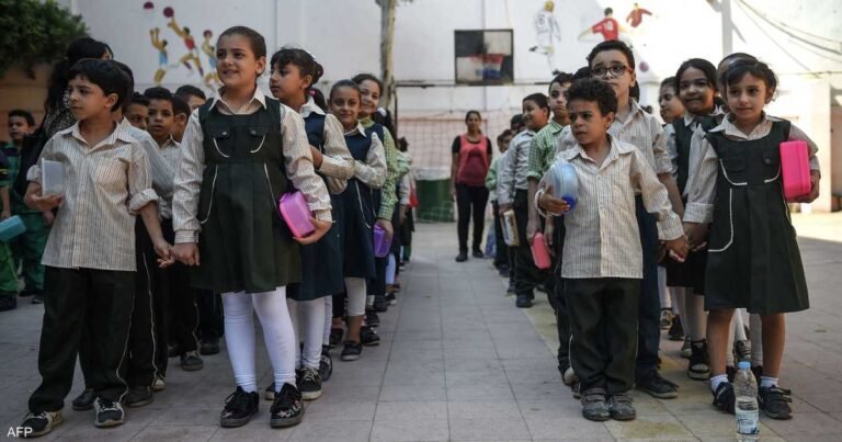 مع-عودة-المدارس-السبلايز-تزيد-فاتورة-التعليم-في-مصر.jpg