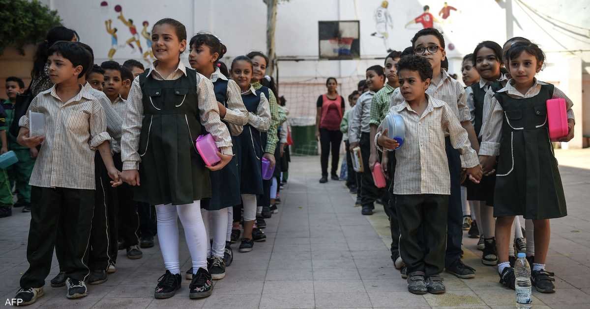 مع-عودة-المدارس-السبلايز-تزيد-فاتورة-التعليم-في-مصر.jpg
