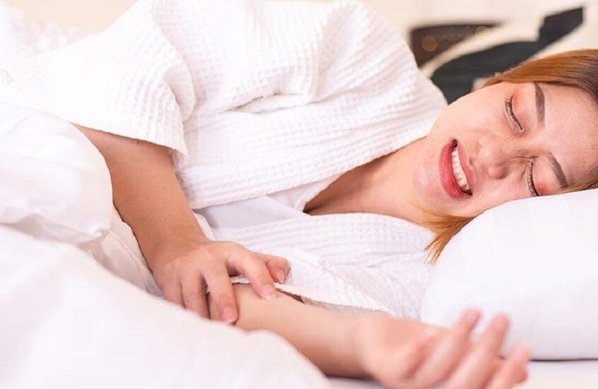 أسباب-صرير-الأسنان-أثناء-النوم-ومخاطره.jpg