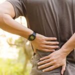 ألم-الظهر-متى-يتحول-المسكن-إلى-مشكلة-أخطر-من-الألم؟.jpg