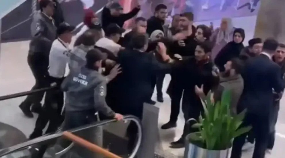 احتجاج-في-إسطنبول-ضد-مواطنة-تحمل-الجنسيتين-الإسرائيلية-والتركية.jpg