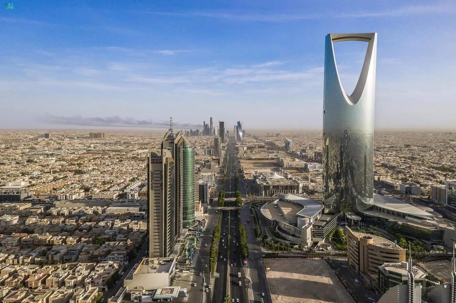 السفارات-السعودية-تسيّر-حافلات-لنقل-العالقين-في-5-دول-إلى.jpg