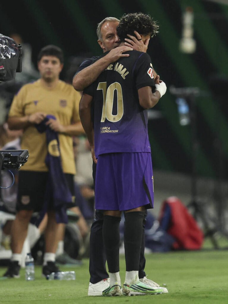 السقوط-الأول-لبرشلونة-اعتراف-مثير-من-فليك-بعد-رباعية-باريس.jpg