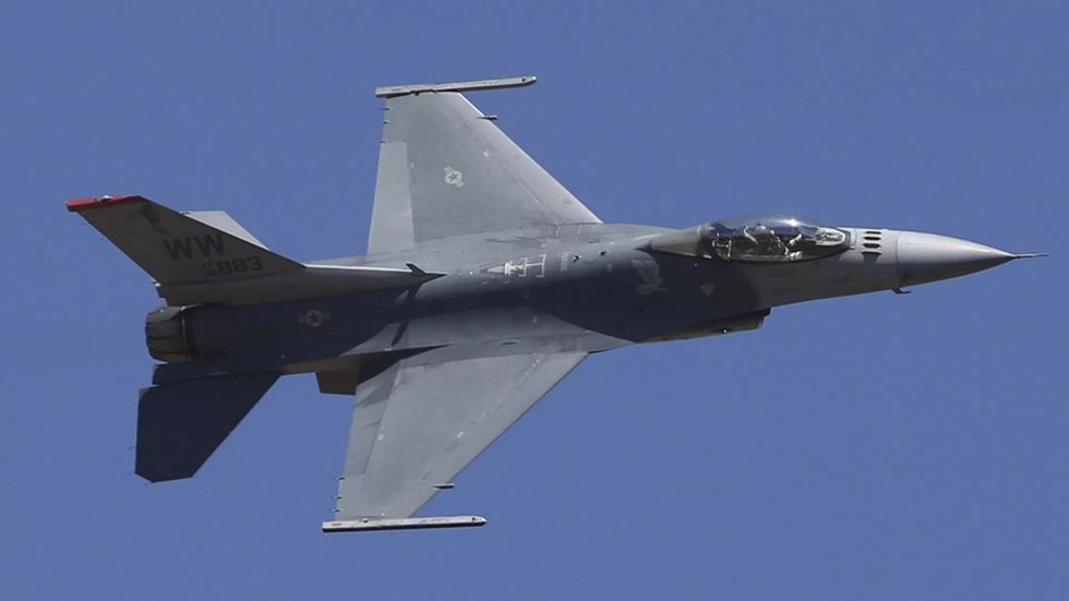 تايوان-تتسلم-أول-مقاتلتين-F-16-Block-70-ضمن-صفقة-أمريكية.jpeg