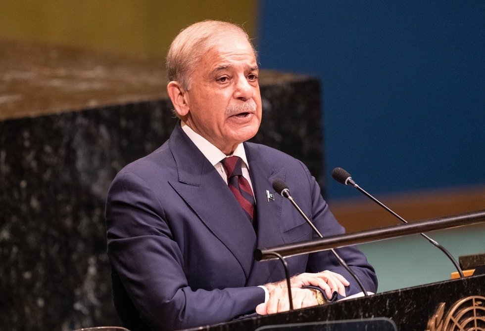 شهباز-شريف-يلمح-إلى-التزام-بلاده-مع-السعودية-انسجاما-مع.jpg