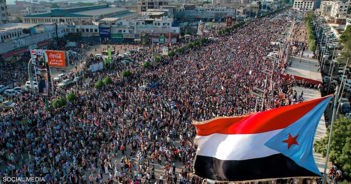 عدن-حشود-تحيي-الذكرى-السنوية-لثورة-14-أكتوبر.jpg