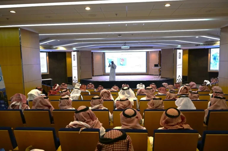 عسير-200-موظف-يتعرفون-على-أبرز-التحديات-والمخاطر-السيبرانية-وأساليب.webp.webp
